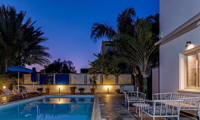 Pentakomo Villa | Sanders Governor's Beach House - Charming Villa With Sea View