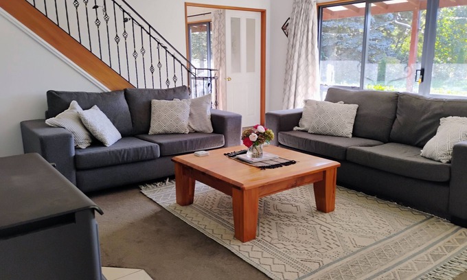 Woodend Villa | Sandhill Gardens Retreat, close to Rangiora, Woodend ,Kaiapoi and Pegasus.