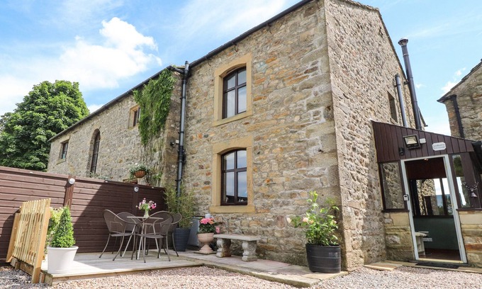 Skipton House | SANDHOLME COTTAGE, family friendly, with open fire in Wigglesworth