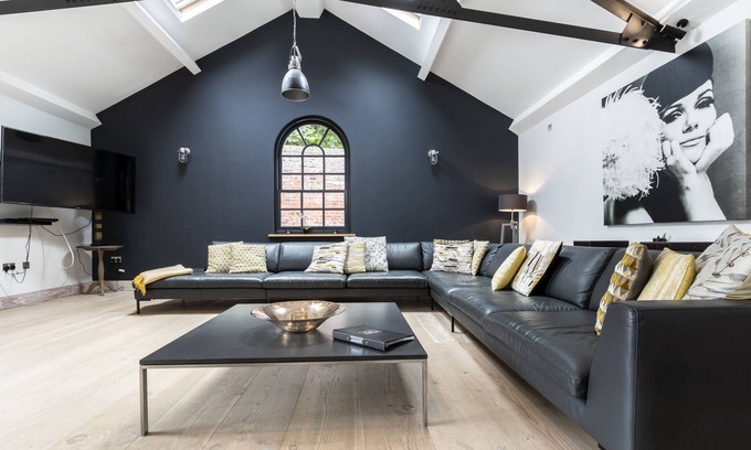 Sandwich House | SandiLodge & Cottage Sleeps 16