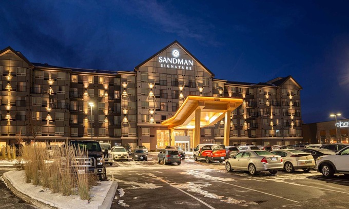 Ottawa Division Hotel | Sandman Signature Ottawa Airport Hotel