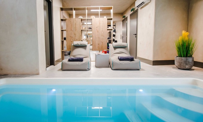 Paros Hotel | Sandom