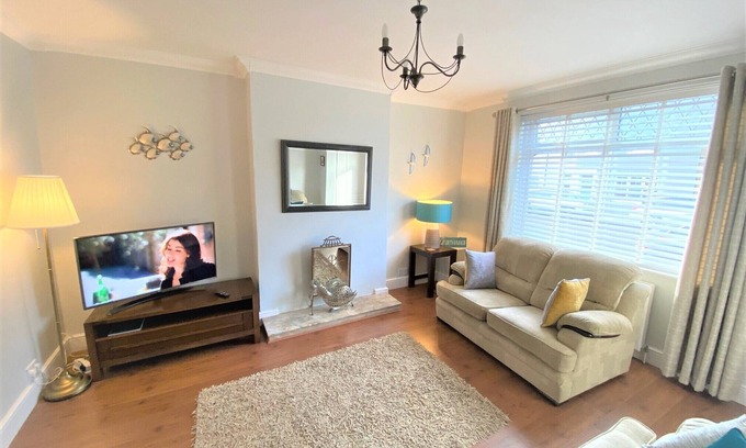 Newbiggin-by-the-Sea House | Sandpiper - sea views and seconds from the beach