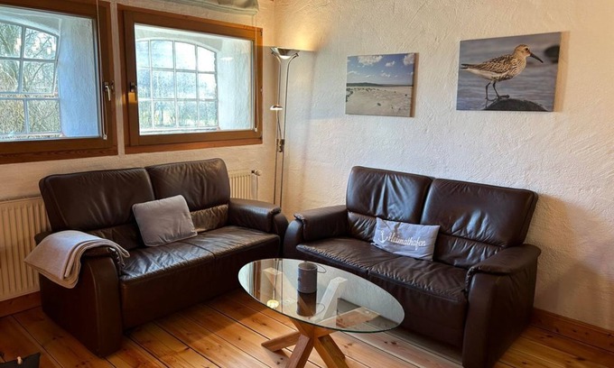 Vollerwiek Cottage | Sandpiper - hoarfrost on the sea