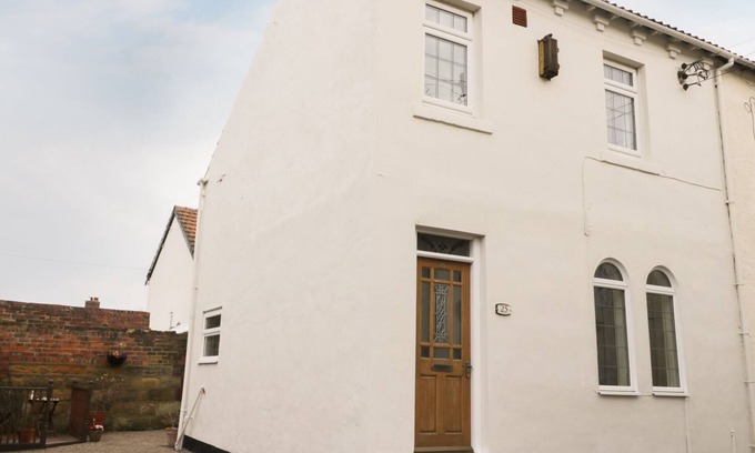 Marske-by-the-Sea Cottage | SANDS END COTTAGE, pet friendly, with a garden in Marske-By-The-Sea
