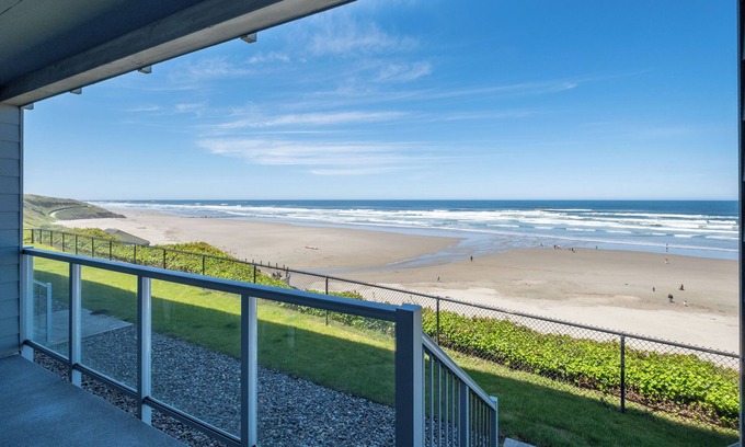 Newport Condo | Sands Lookout at Nye Beach - Beach front,Easy access condo with great ocean view