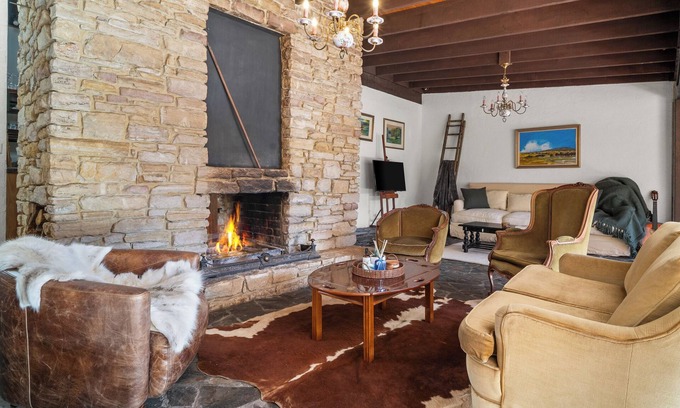 Robertson Cottage | Sandstone Cottage With Cozy Open Fireplace in the Heart of Robertson