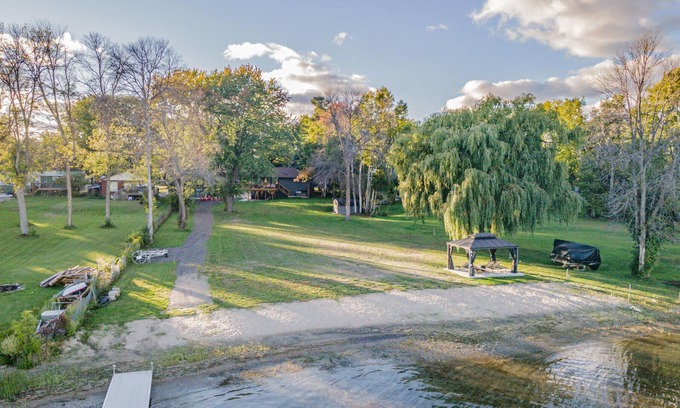 Tay Cottage | Sandy Beach/Boating/Swimming/Hot Tub/Marina/Trails