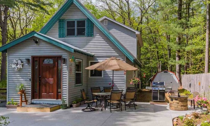 Mayfield House | Sandy Beach! Hot Tub! Luxury Lake House on Great Sacandaga Lake!