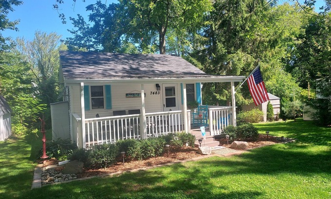 Lexington Cottage | Sandy beach retreat! 500 ft to beach! 3 miles to the quaint village of Lexington