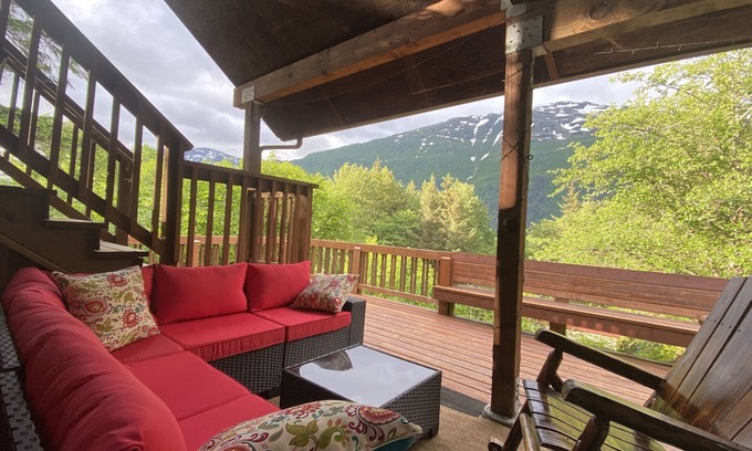 Douglas Apartment | Sandy Beach Sunrise Studio- Just steps from Sandy Beach & Treadwell trail!