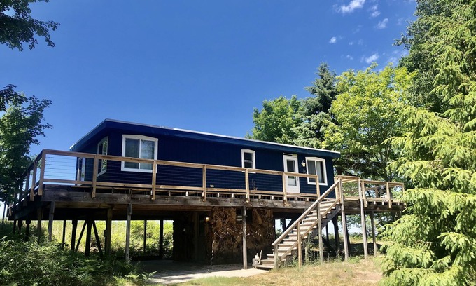Arcadia House | Sandy Beach! Sunset Cottage on Lake Michigan, Arcadia, firepit. Dog ok.