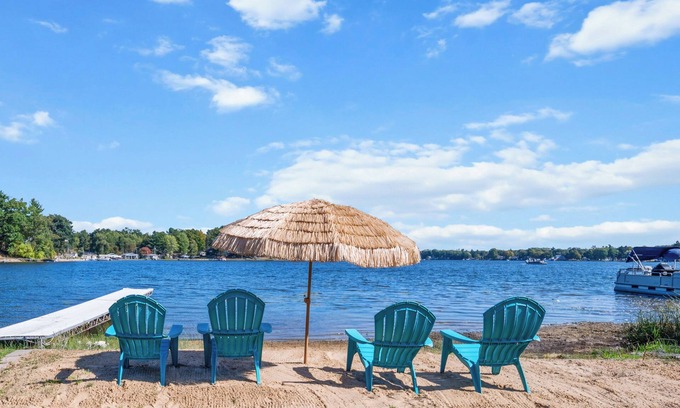 Lakeview House | Sandy Beachfront Lakehouse with Amazing Views!