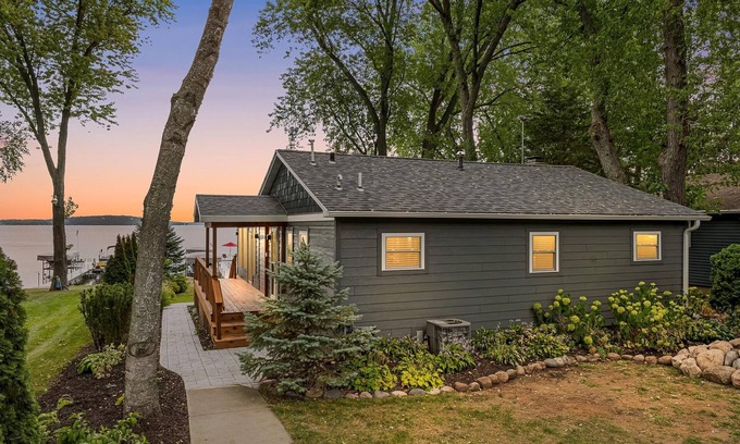 Markesan House | Sandy bottom, great for kids