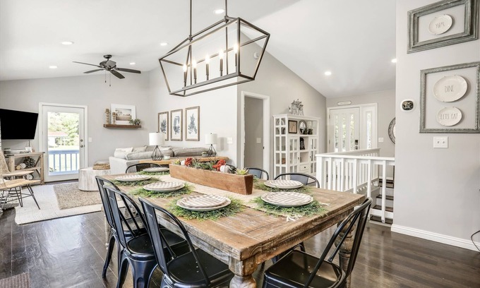 Gladwin House | Sandy Feet - Lakefront luxury, With A Beach!