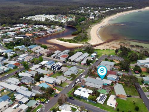 Currarong House | Sandy Feet Retreat I Pet Friendly I 1 Min Walk to Beach