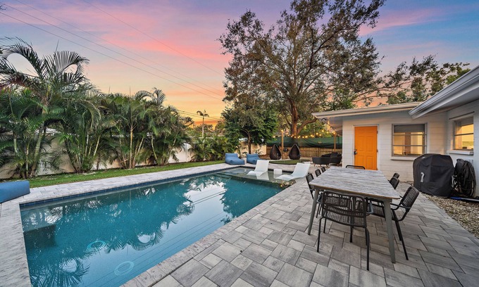 Alta Vista House | Sandy Feet Retreat | Private Pool + Ping Pong!