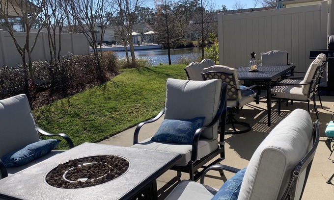 Epworth Acres House | Sandy Paws: Largest luxury end unit townhouse in Mariners Landing, Pet Friendly