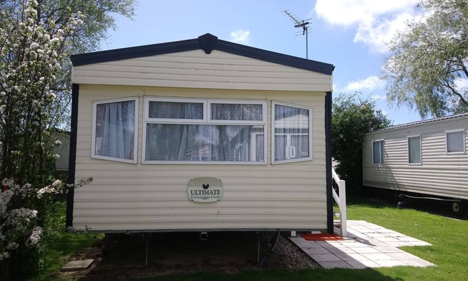 Icklesham House | Sandy Shores - Vintage van in Winchelsea (D/F)