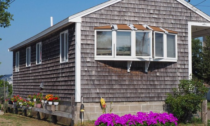 Salisbury Beach House | Sandy Toes Salisbury Beach Cottage