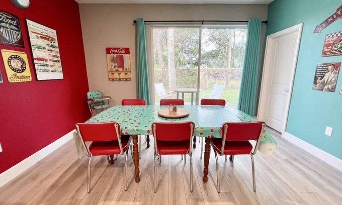 Sanford House | Sanford's Retro Retreat