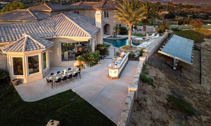 Temecula House | Sangiovese By AvantStay | Spectacular Estate w/Pool, Hot Tub & Putting Green