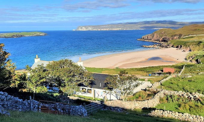 Sangomore Cottage | Sangobeag - a cottage that sleeps 6 guests in 3 bedrooms