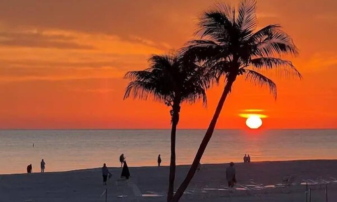 Sanibel House | Sanibel Beachfront Oasis