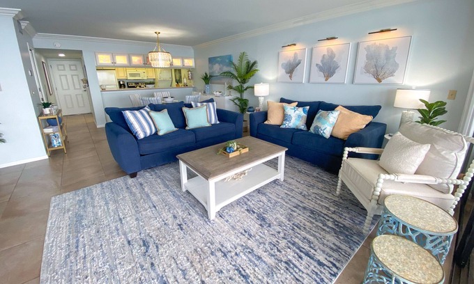 Punta Rassa Condo | Sanibel Harbour Resort Harbour Tower 413: Beachfront condo with refreshing coastal theme