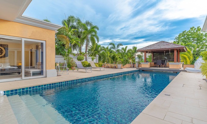 Nong Prue Villa | Sanook Pool Villa,Luxury-5km-Wlkg St/Beach-5min-7-11