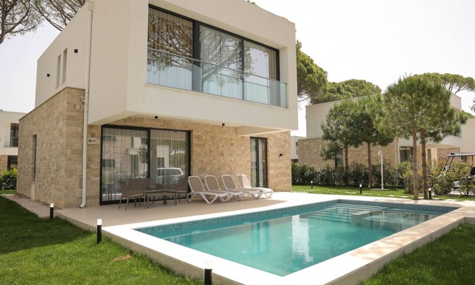 Ishem Apartment | Sanpietro Vacation Deluxe Villa
