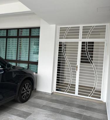 Ulu Tiram House | Sanrio House- Taman Bestari Indah Room only