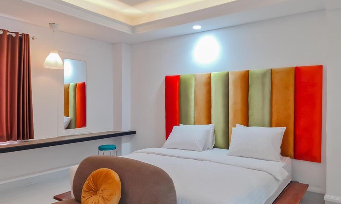 Cikampek Hotel | Sans Hotel Grand Sabaraya Cikampek