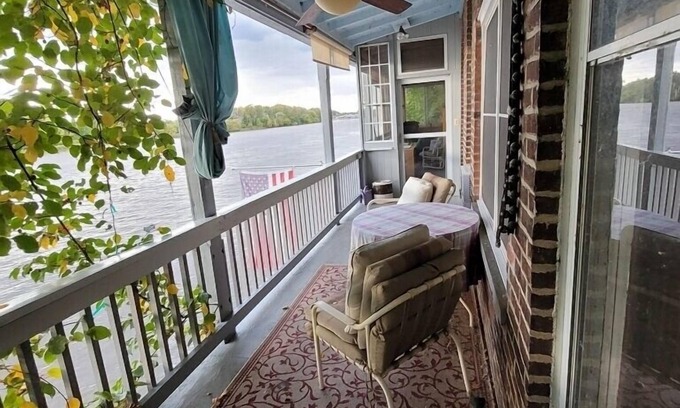 Newtonville House | Sans Souci House & Annex Apartment - Hudson Riverfront - Historic Downtown, Troy