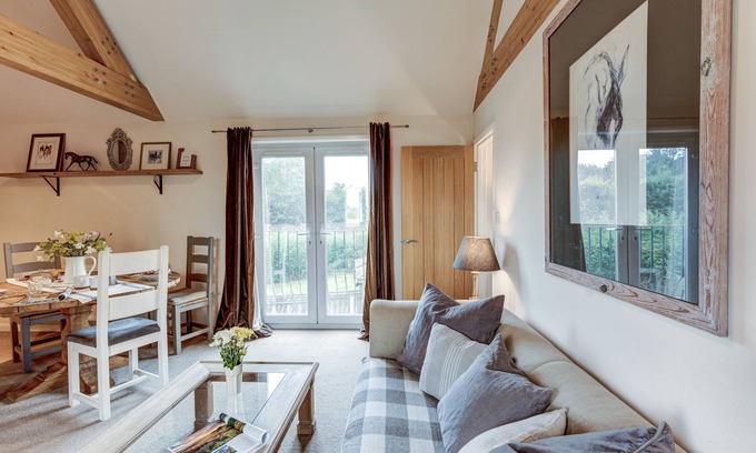 Woodstock House | Sansoms Loft | Oxfordshire Holiday Let | 1 Bed & Sleeps 2