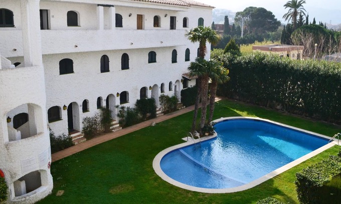 Llanca Apartment | SANT CARLES 3 Amazing apartment with garden and pool.