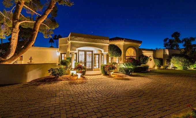 Paradise Valley House | Santa Barbara inspired Spanish Colonial Adobe estate home nearly 7000 sq ft.