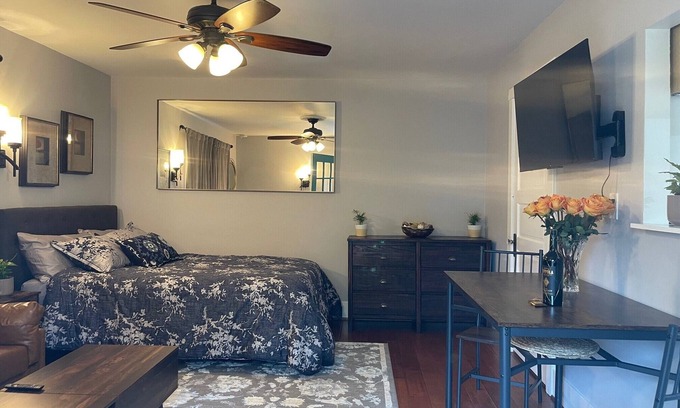 Upper East Apartment | Santa Barbara Mission Studio