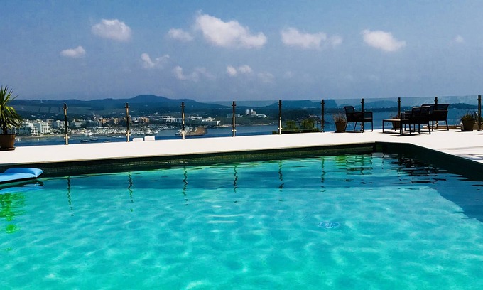 Siesta House | Santa Eularia Gepflegtes Poolhaus Terrasse, Pool, Traumhafter Meerblick