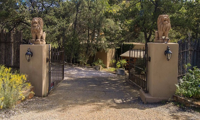 North Hills House | Santa Fe Dream, Across the street from 10,000 Waves!!! King Bedroom