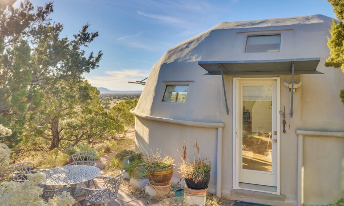Canoncito House | Santa Fe Geo Dome w/Trail Access & Views