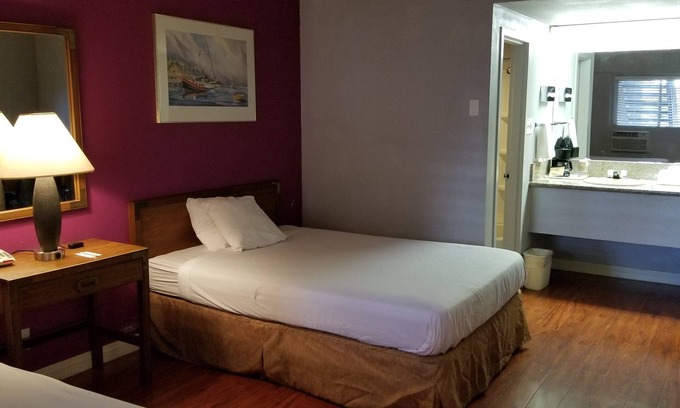 Pueblo Hotel | Santa Fe Inn Pueblo