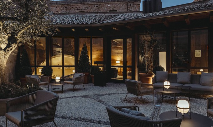 Briones Hotel | Santa María Briones
