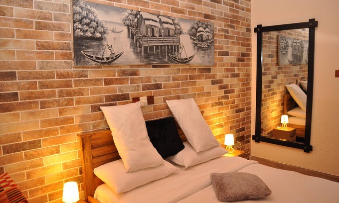 Fiefiemu House | Santa Monica Home Lodge