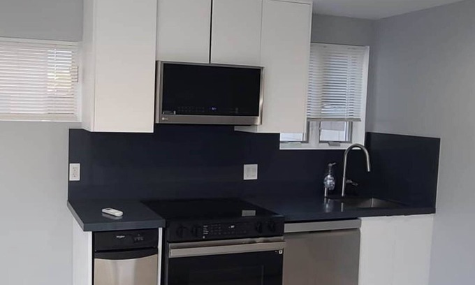 Sunset Park House | Santa Monica Special 4800/Mo 2Bd 2Ba like a house