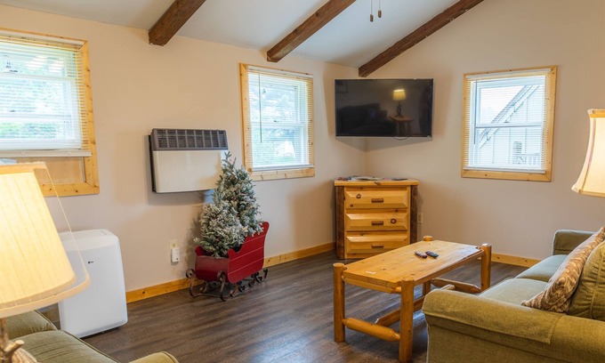 Christmas Apartment | Santa's Shack Upstairs - Near Pictured Rocks