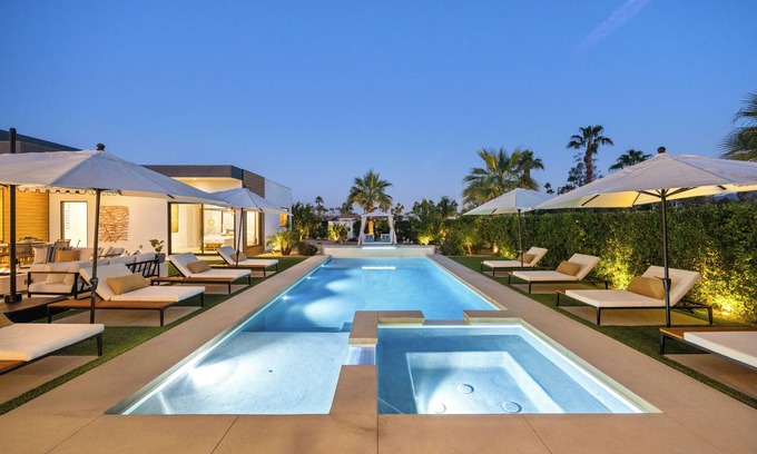 Magnesia Falls Cove House | Sante - Brand New Estate with Pool, Spa & Pickleball Court *28 night minimum*
