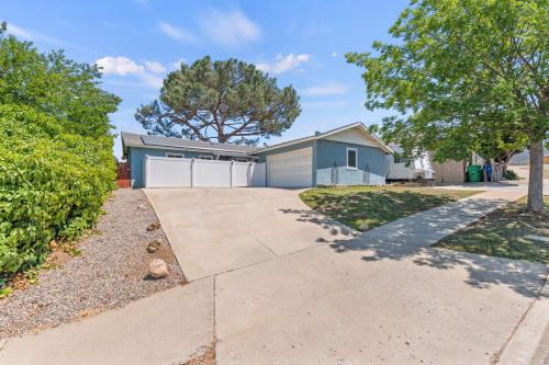 San Carlos House | Santee Home Away From Home-Next to parks & trails