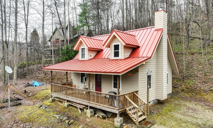 Robbinsville Cabin | Santeetlah Lake Retreat w/Dock: Walk to Water!