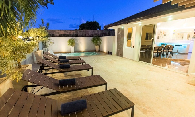 Gascue Villa | Santo Domingo Colonial 8-Bedroom Villa with Private Pool ✔️